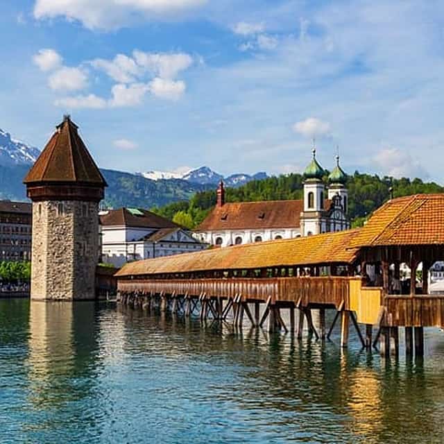 Tour a Piedi per Piccoli Gruppi e Crociera sul Lago a Lucerna da Basilea