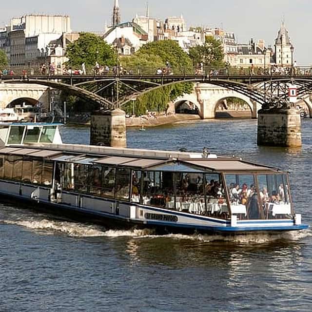 6 Hours Paris Private Trip including 2 Hours Seine Cruise with Lunch