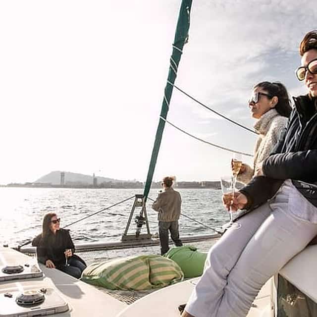Barcelona Privé Catamaran, Snacks en Cava, Zonsondergang Optie