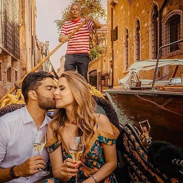 Private Photo Shoot in Venice with Gondola Ride