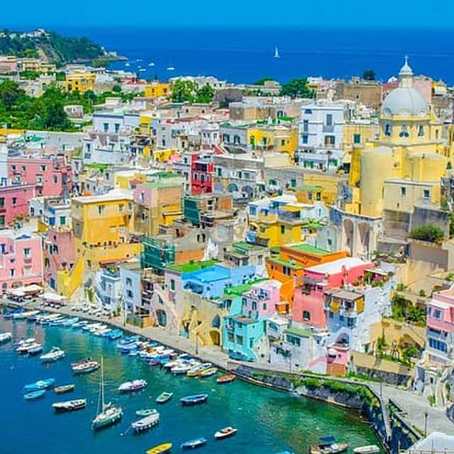 Private transfer from Rome to the Amalfi coast, 2h Pompei stop