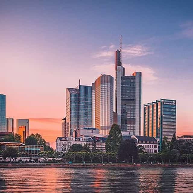 Private Transfer from Munich to Frankfurt with 4h of Sightseeing