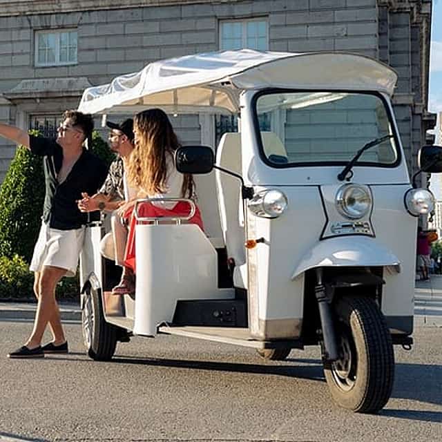 "Exclusive Panoramic Views in Tuk Tuk"