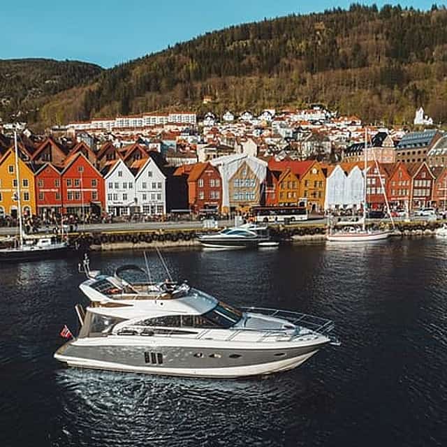 3 h private yacht-cruise around Bergen