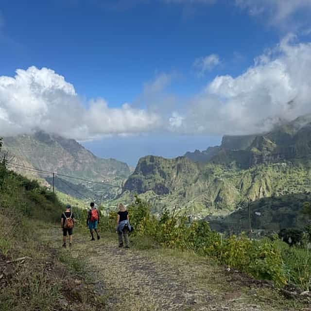 Signature Trek, Cova à Vallée de Paúl – Excursion d'une journée à Santo Antão avec ferry