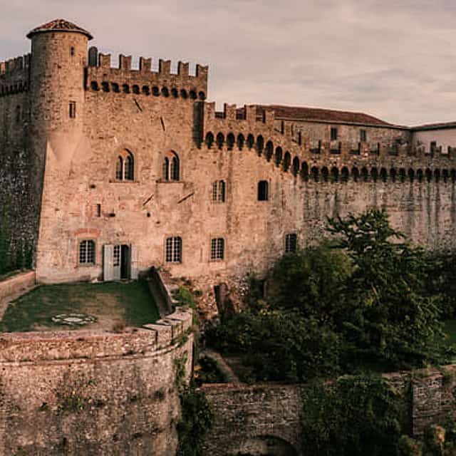 Guided tour of the Malaspina Castle of Fosdinovo