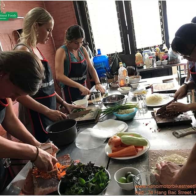 Hanoi Cooking Class in a Local Restaurant and Local Market Tour