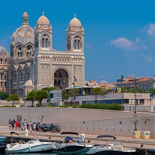 Private Transfer From Barcelona To Marseille With a 2 Hour Stop