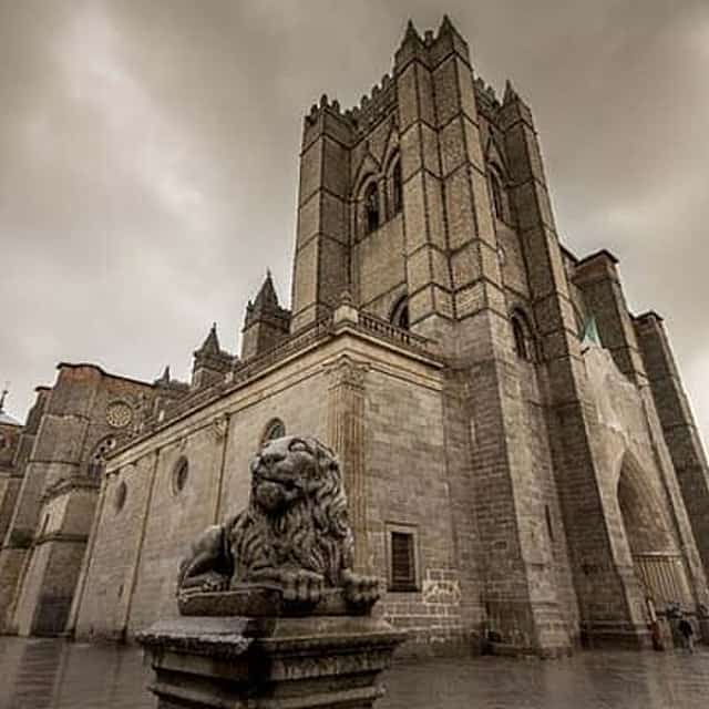 Private tour Avila and Salamanca from Madrid