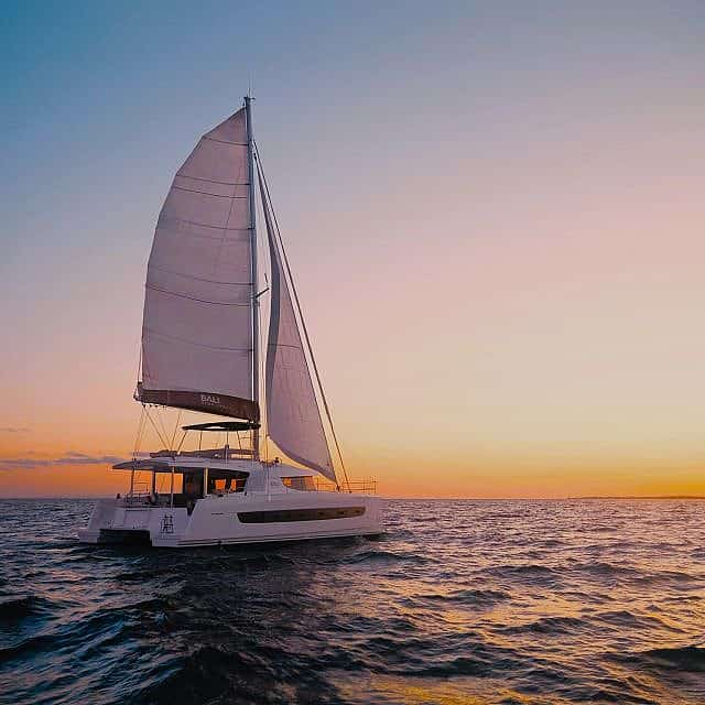 Rethymno: Luxury Sunset Cruise with Dinner and Drinks