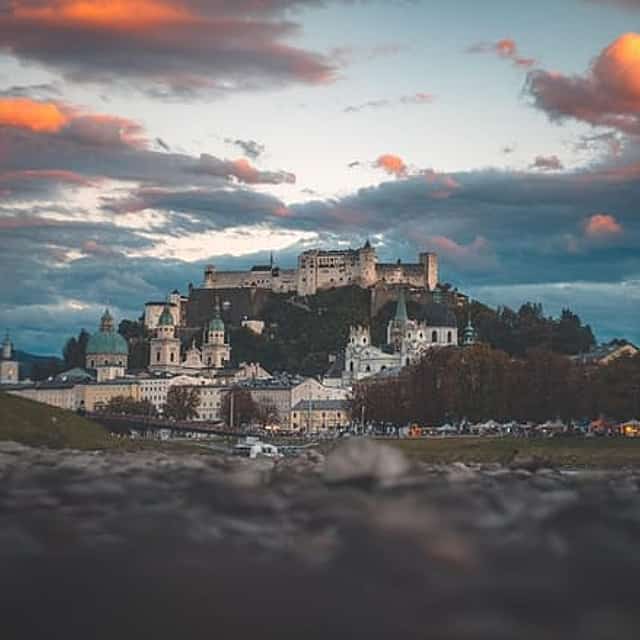 Private Scenic Transfer from Prague to Salzburg with 4h of Sightseeing
