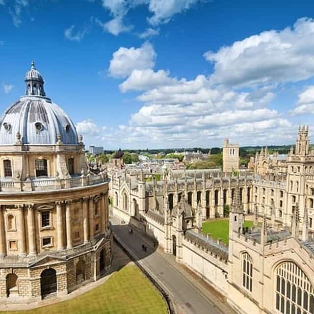 Oxford Scavenger Hunt & Highlights Self-Guided Walking Tour