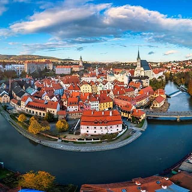 Private Driver from Prague to Vienna with a Stop in Cesky Krumlov