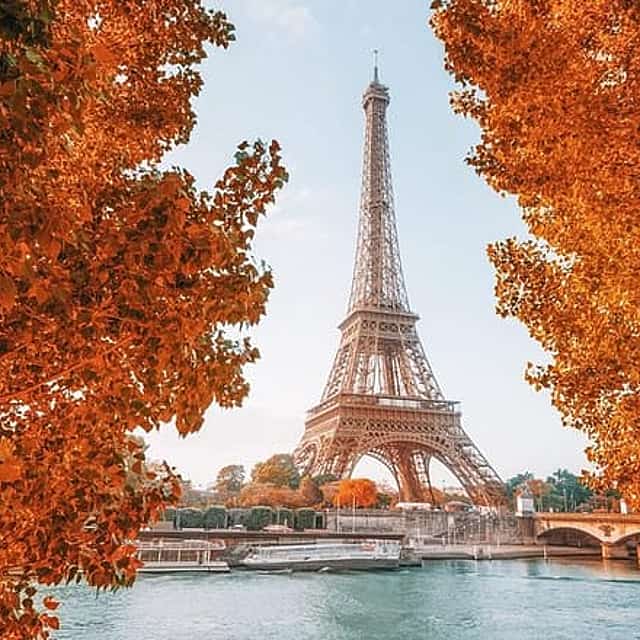 OT Paris Eiffel Tower 2nd Level Spanish Guided Tour with Ticket For Summit