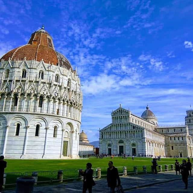 Pisa: The Electric Minibus Experience
