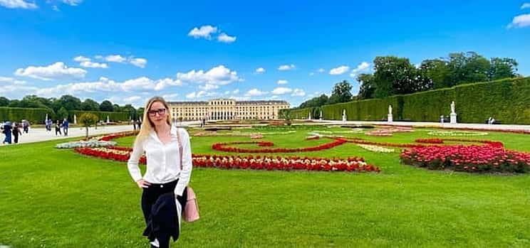 Photo 1 ATVI054 : 1-hour Schonbrunn Palace Gardens Vienna Walking Tour
