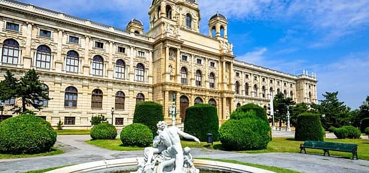 Fotoğraf 1 Vienna History and Food Private Walking Tour 4 hours with Guide