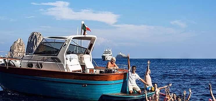 Фото 1 Capri Boat Tour with Blue Grotto: Fun & Swim