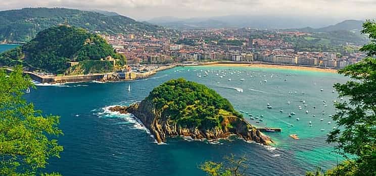 Photo 1 Private transfer: Barcelona to San Sebastian, 2h Stop in Pamplona