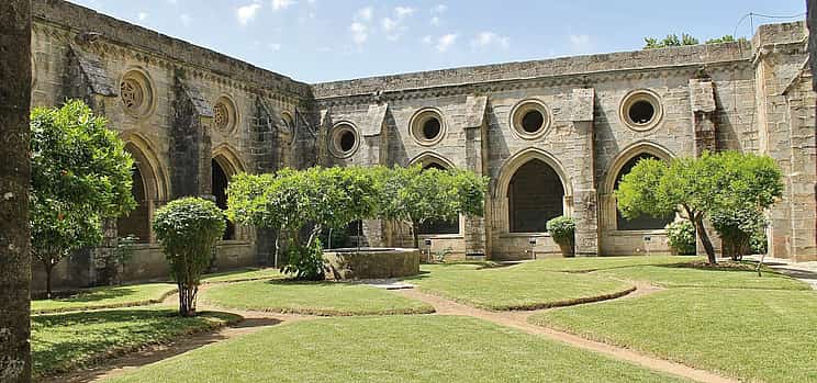 Photo 1 Évora Private Historic Discovery Tour