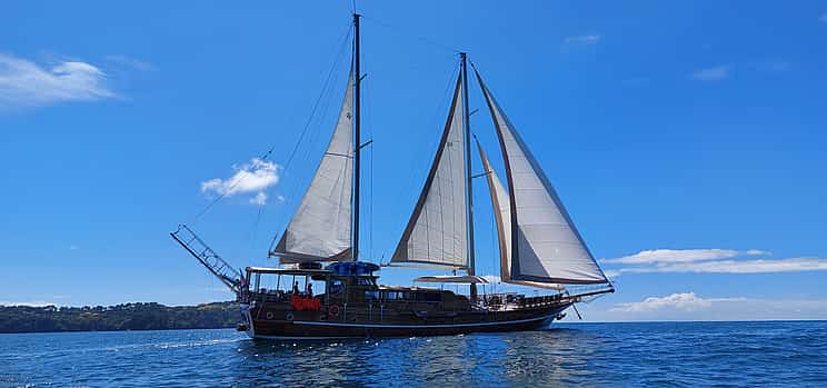 Фото 1 Парусный круиз на борту уникального деревянного парусника