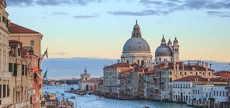 Photo 1 Private transfer from Budapest to Venice with 2h of Sightseeing