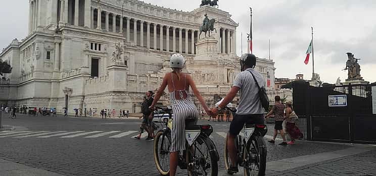 Photo 1 Highlights of Rome City Bike Tour with Colosseum View, Trevi Fountain and Spanish Steps