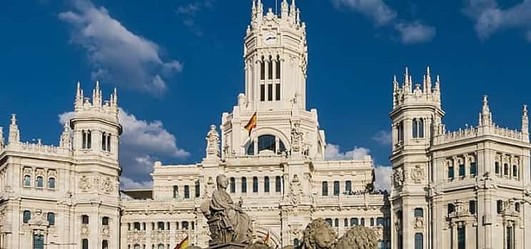 Photo 1 Private Car Transfer from Lisbon to Madrid with 2 hours for sightseeing