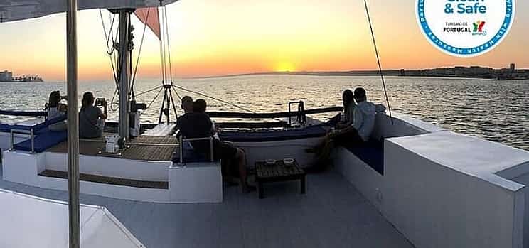 Foto 1 2H Private Sailing Catamaran "Vertigo" Tour in Lisbon up to 18pax