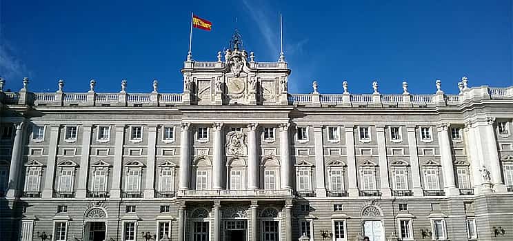 Foto 1 Sáltese la cola: Descubra el Palacio Real por la tarde
