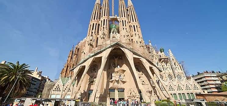 Zdjęcie 1 Barcelona Highlights: Private Guided Tour with Hotel/Port Pick-up