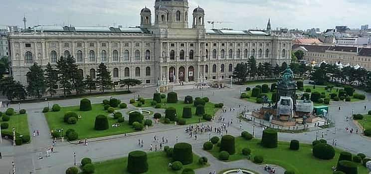 Photo 1 Private Transfer from Nuremberg to Vienna with 2h of Sightseeing
