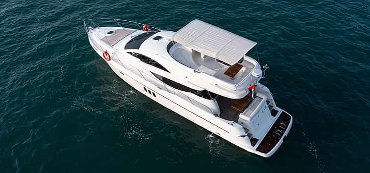 Foto 1 Private Yacht Cruising Rental from Dubai Marina Harbour