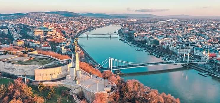 Photo 1 Budapest to Vienna - Private Transfer with 4 Hours of Sightseeing