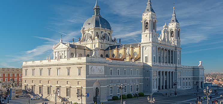 Photo 1 Secrets of Almudena Cathedral, Royal Palace and Walking Tour