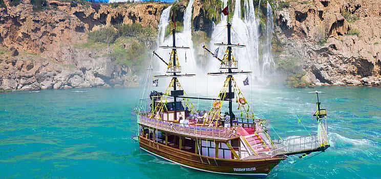 Фото 1 Анталия: расслабляющая прогулка на лодке. Посещение водопада и пляжа, включая обед и безалкогольные напитки.
