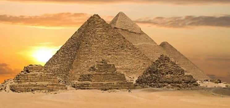 Foto 1 Excursión privada de día completo a las pirámides de Guiza, Menfis y Saqqara