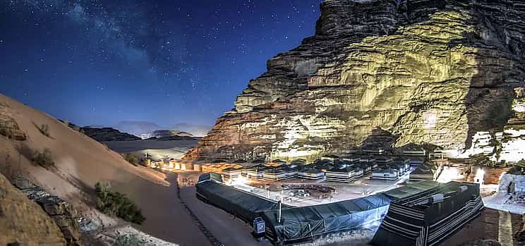 Foto 1 Noche misteriosa en el desierto en un campamento beduino de 5 estrellas