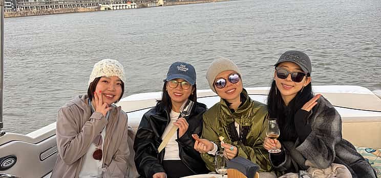 Photo 1 Porto: Boat Tour with locals on Douro (2h, up to 6 guests)