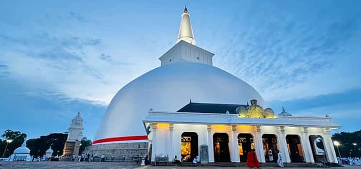 Foto 1 Eintägige Tour zur historischen Stadt Anuradhapura von Colombo aus