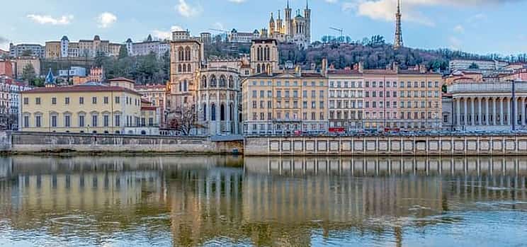 Photo 1 Private transfer: Zurich to Lyon, 2h sightseeing stop in Geneva