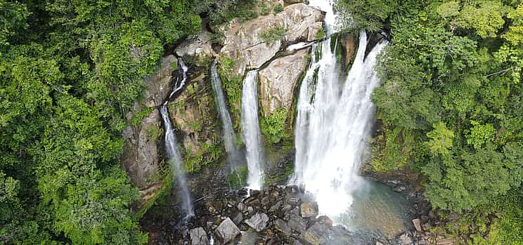 Foto 1 Wandern am Nauyaca-Wasserfall und Surfunterricht