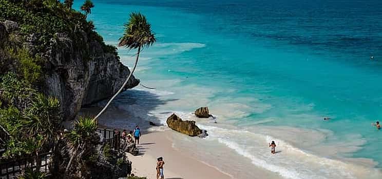 Photo 1 Private Sightseeing in Bacalar to Tulum with Local English Speaking Driver