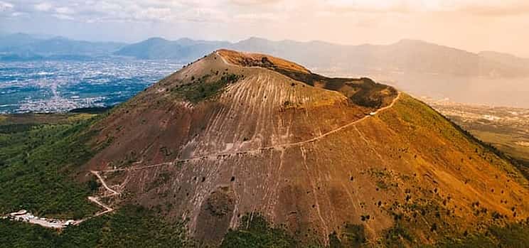 Fotografie 1 Private Transfer - Praiano to Naples with 2h of Sightseeing: Vesuvius or Pompeii