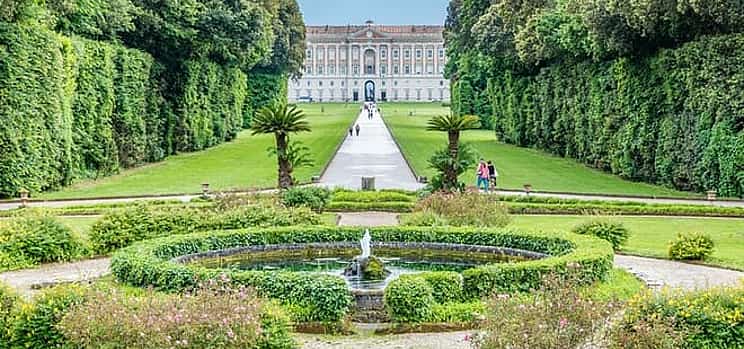 Foto 1 Day trip from Naples to Caserta and back with local driver