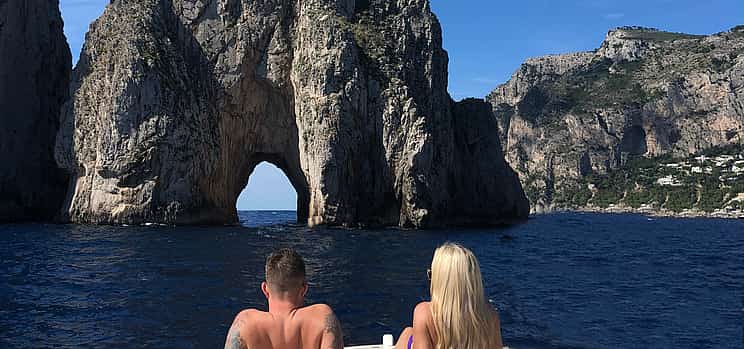 Foto 1 Capri Tour Privado en Yate desde Sorrento