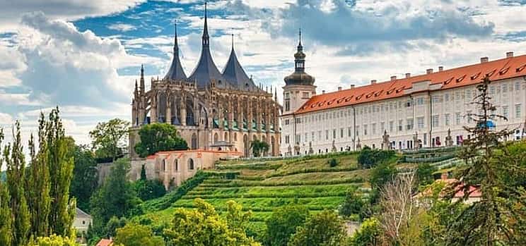 Photo 1 Private transfer from Prague to Budapest with a Sightseeing stop in Kutna Hora