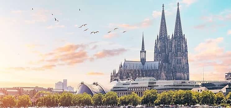 Photo 1 Private transfer from Brussels to Cologne, 2h Sightseeing stop