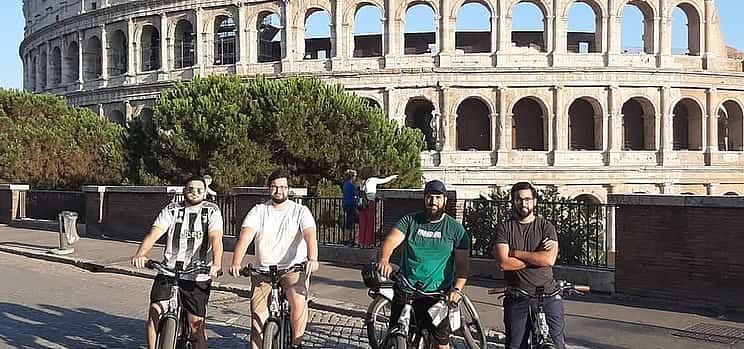 Photo 1 Half-Day WOW Rome Highlights Bike Tour with Skip-the-Line Colosseum Guided Visit