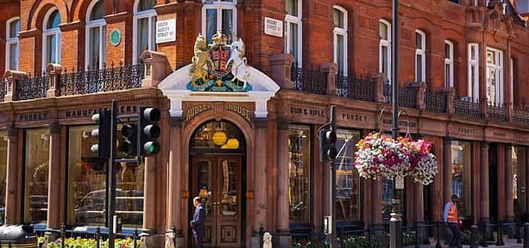 Photo 1 Luxurious Mayfair in London Tour and Exploration Game
